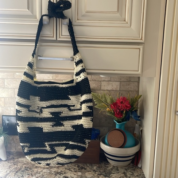 No Boundries Black and Cream crochet Patterned Women's Bag. New with tag. - Picture 2 of 10